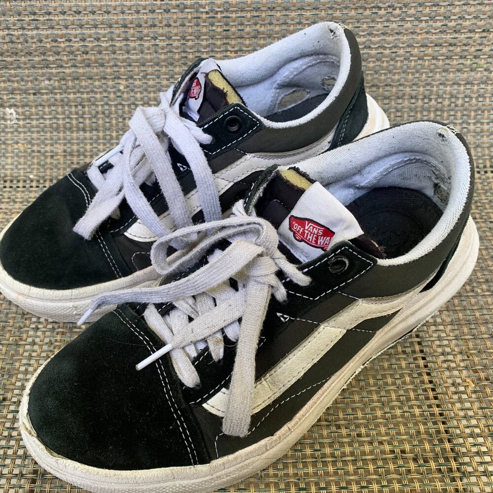 Vans - Picture 2 of 4